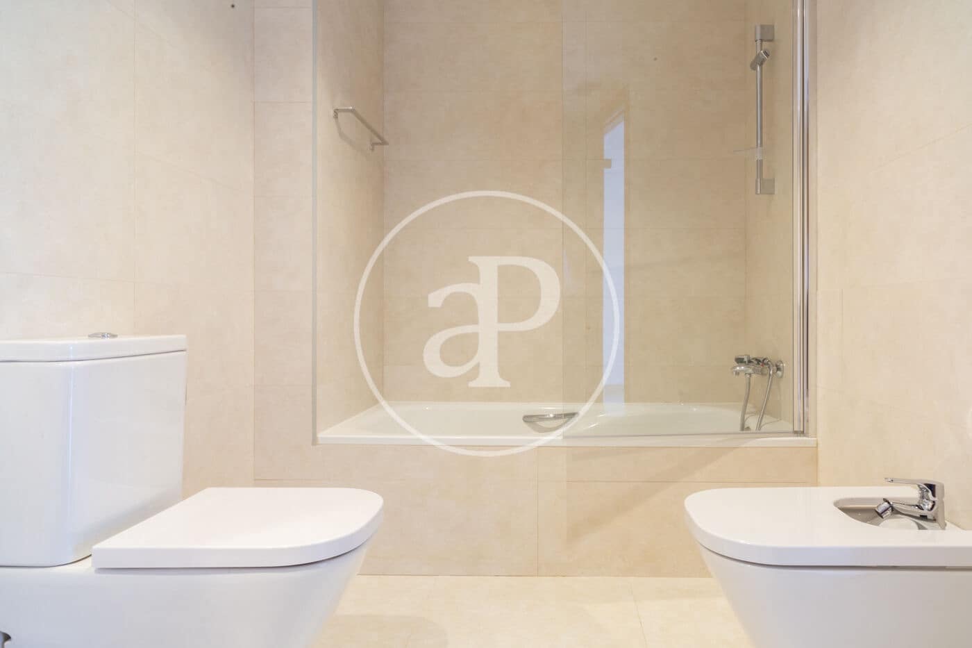 Appartement de 3 chambres à louer à Valence ville avec piscine garage - 1 850 € (Ref: 9788478)