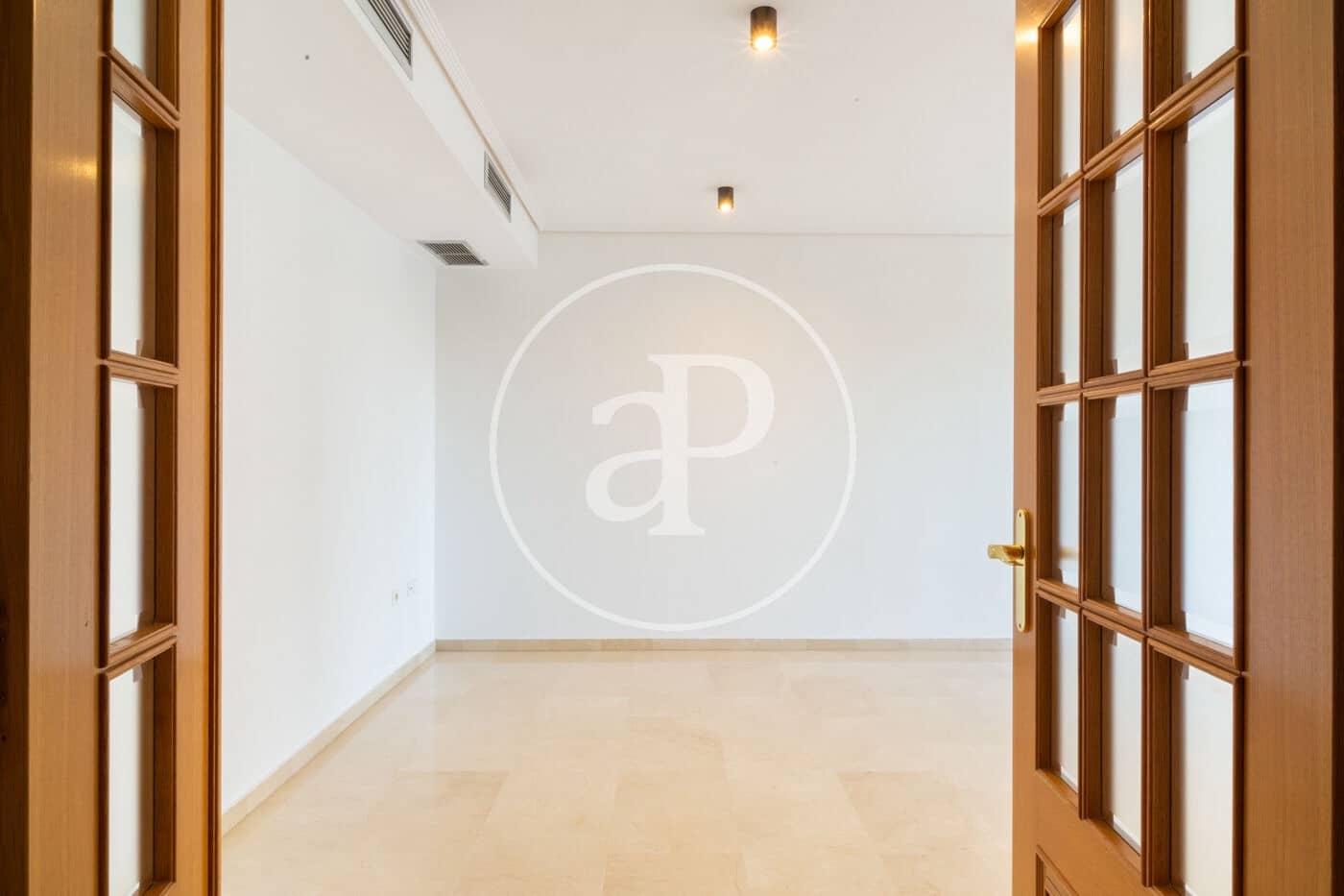 Appartement de 3 chambres à louer à Valence ville avec piscine garage - 1 850 € (Ref: 9788478)