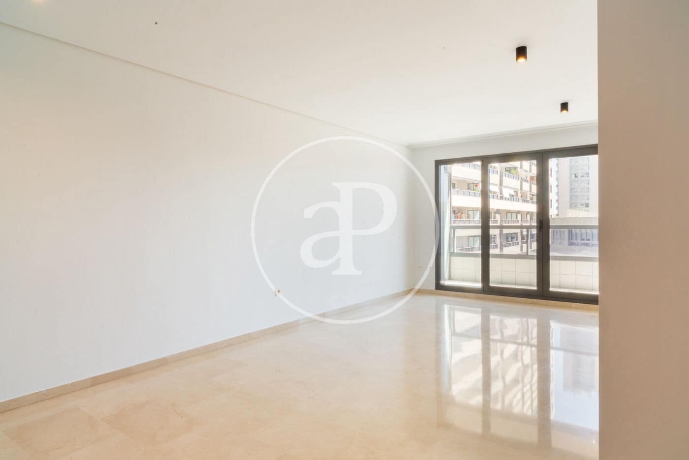 Appartement de 3 chambres à louer à Valence ville avec piscine garage - 1 850 € (Ref: 9788478)