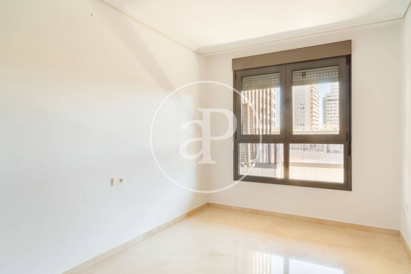 Appartement de 3 chambres à louer à Valence ville avec piscine garage - 1 850 € (Ref: 9788478)