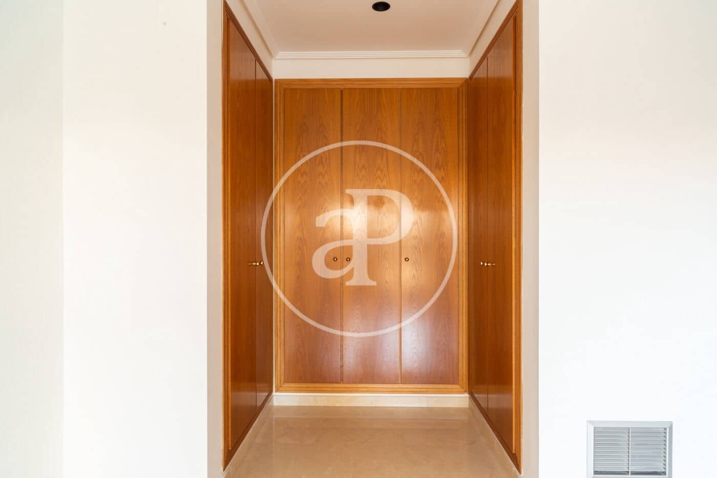 Appartement de 3 chambres à louer à Valence ville avec piscine garage - 1 850 € (Ref: 9788478)