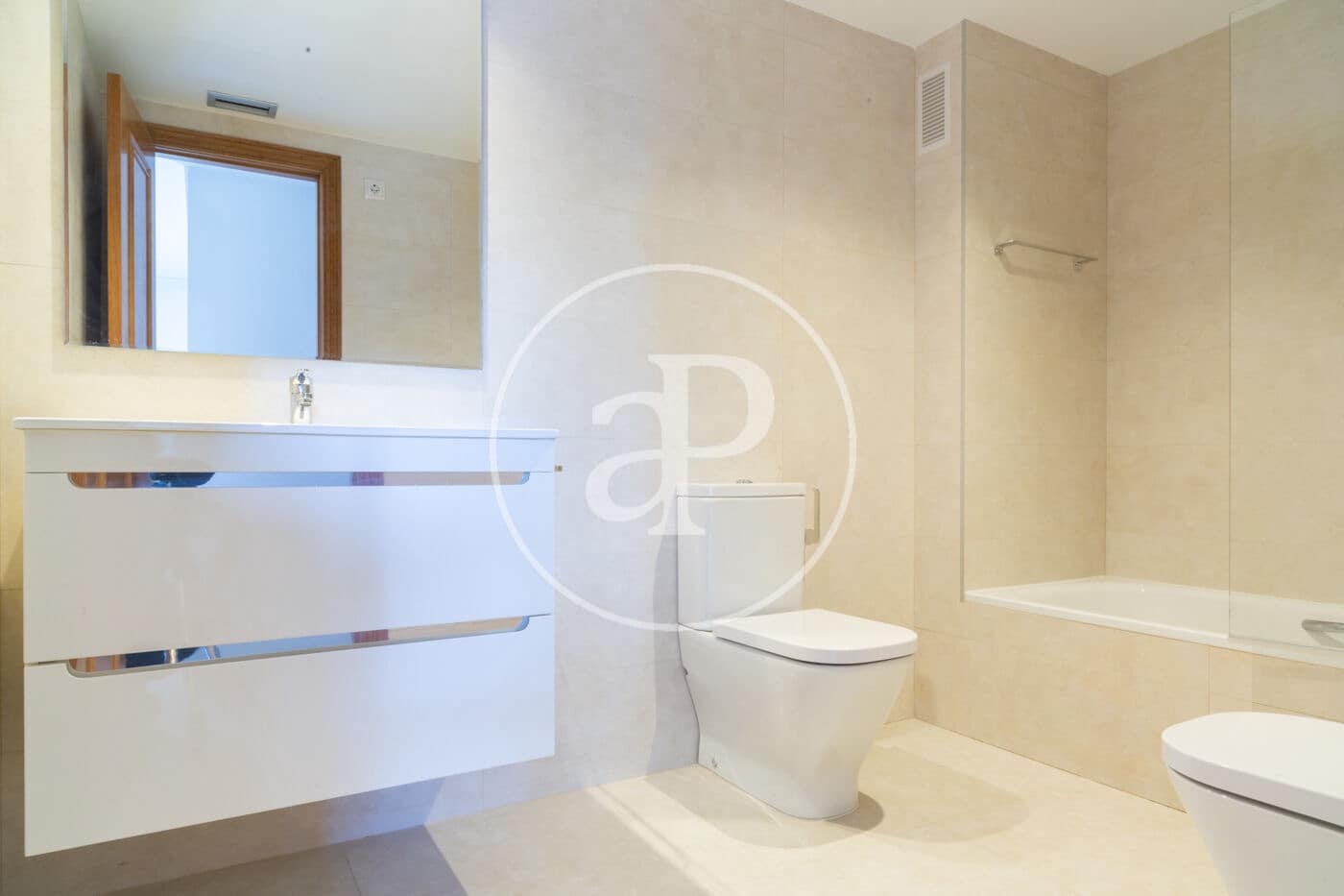 Appartement de 3 chambres à louer à Valence ville avec piscine garage - 1 850 € (Ref: 9788478)