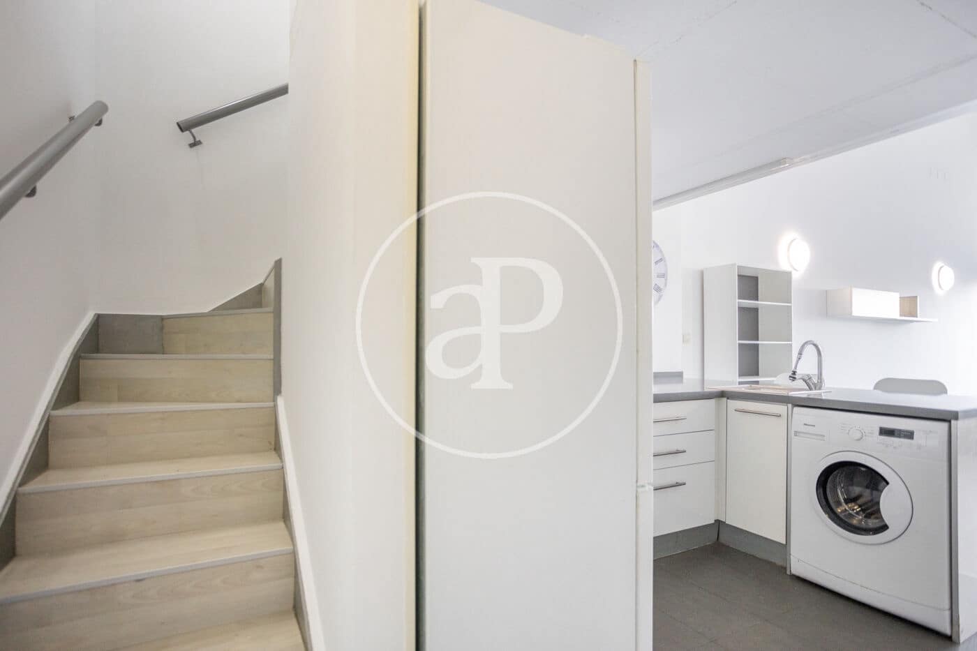 1 soverom Leilighet til leie i Valencia by med svømmebasseng garasje - € 1 100 (Ref: 9788479)