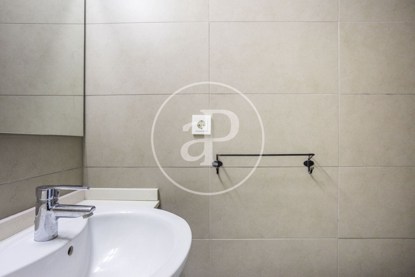 1 soverom Leilighet til leie i Valencia by med svømmebasseng garasje - € 1 100 (Ref: 9788479)