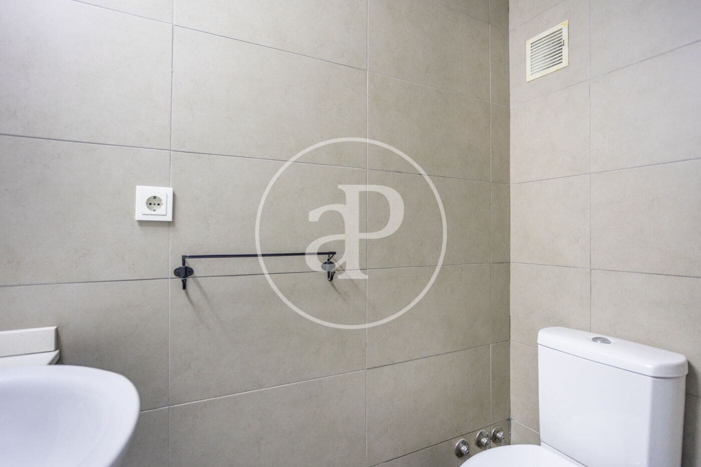 1 soverom Leilighet til leie i Valencia by med svømmebasseng garasje - € 1 100 (Ref: 9788479)