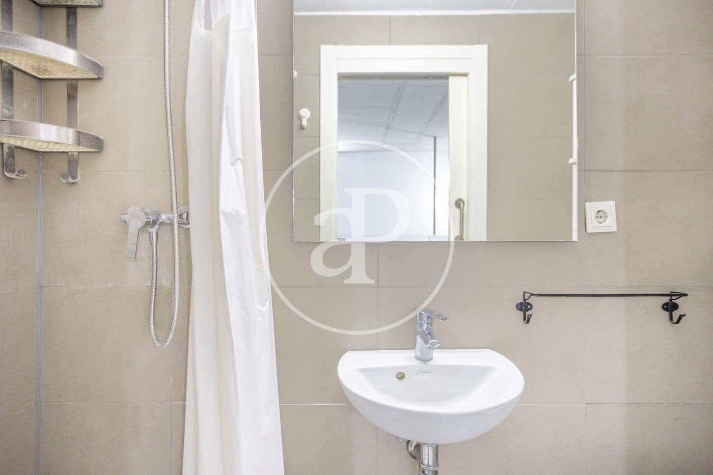 1 soverom Leilighet til leie i Valencia by med svømmebasseng garasje - € 1 100 (Ref: 9788479)