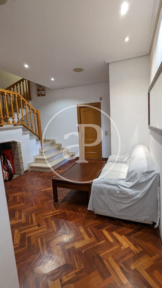 Villa/Maison de 5 chambres à louer à Riba-roja de Turia avec piscine garage - 3 400 € (Ref: 9788483)