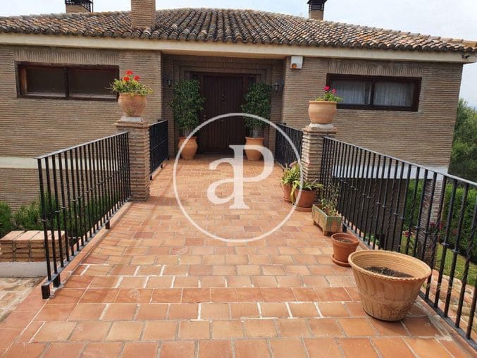 Villa/Maison de 5 chambres à louer à Riba-roja de Turia avec piscine garage - 3 400 € (Ref: 9788483)