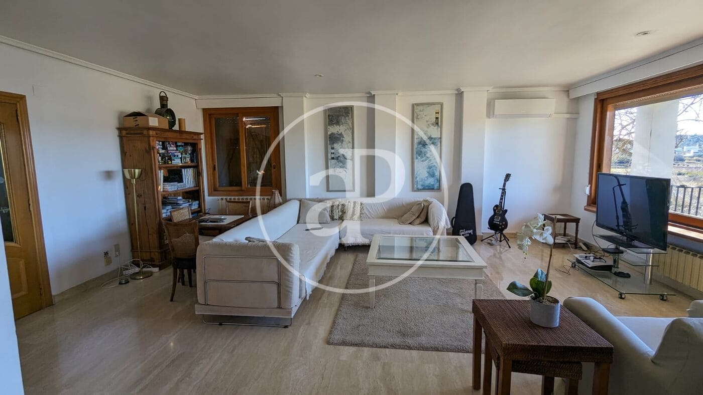 Villa/Maison de 5 chambres à louer à Riba-roja de Turia avec piscine garage - 3 400 € (Ref: 9788483)