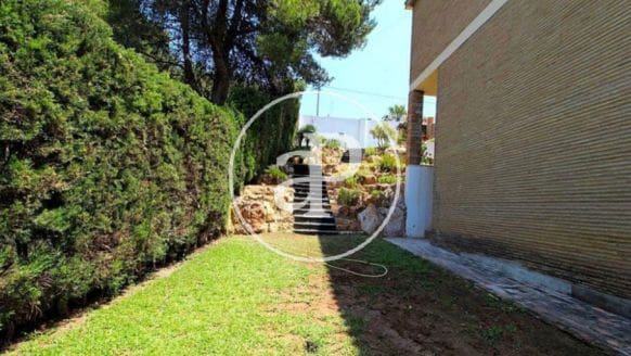 Villa/Maison de 5 chambres à louer à Riba-roja de Turia avec piscine garage - 3 400 € (Ref: 9788483)