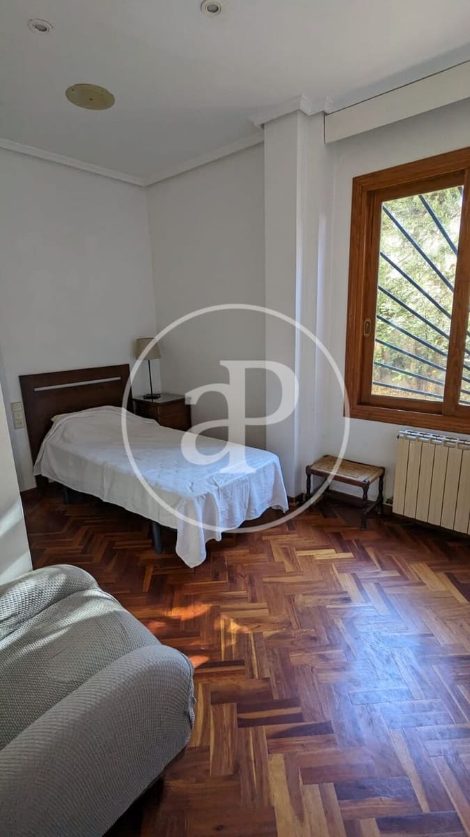 Villa/Maison de 5 chambres à louer à Riba-roja de Turia avec piscine garage - 3 400 € (Ref: 9788483)