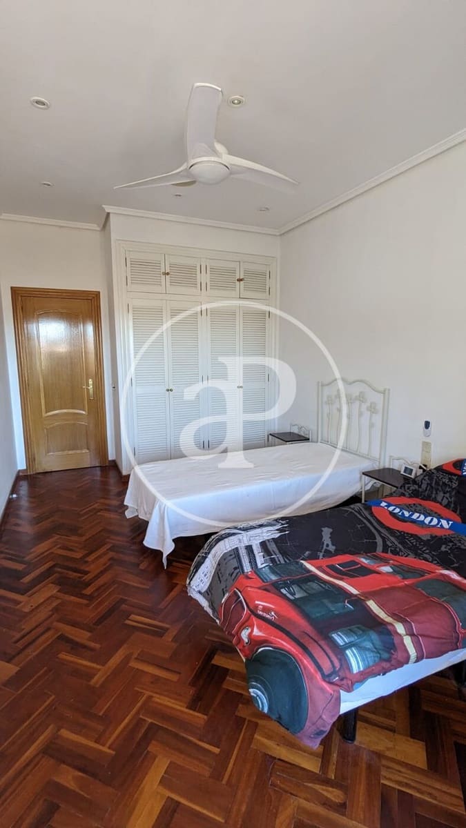 Villa/Maison de 5 chambres à louer à Riba-roja de Turia avec piscine garage - 3 400 € (Ref: 9788483)