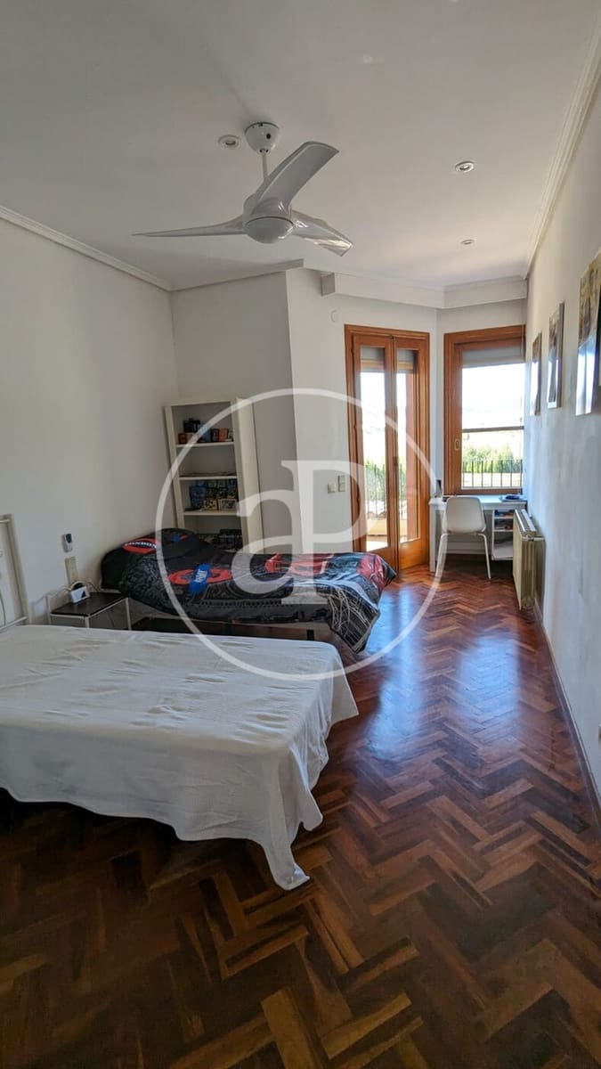 Villa/Maison de 5 chambres à louer à Riba-roja de Turia avec piscine garage - 3 400 € (Ref: 9788483)