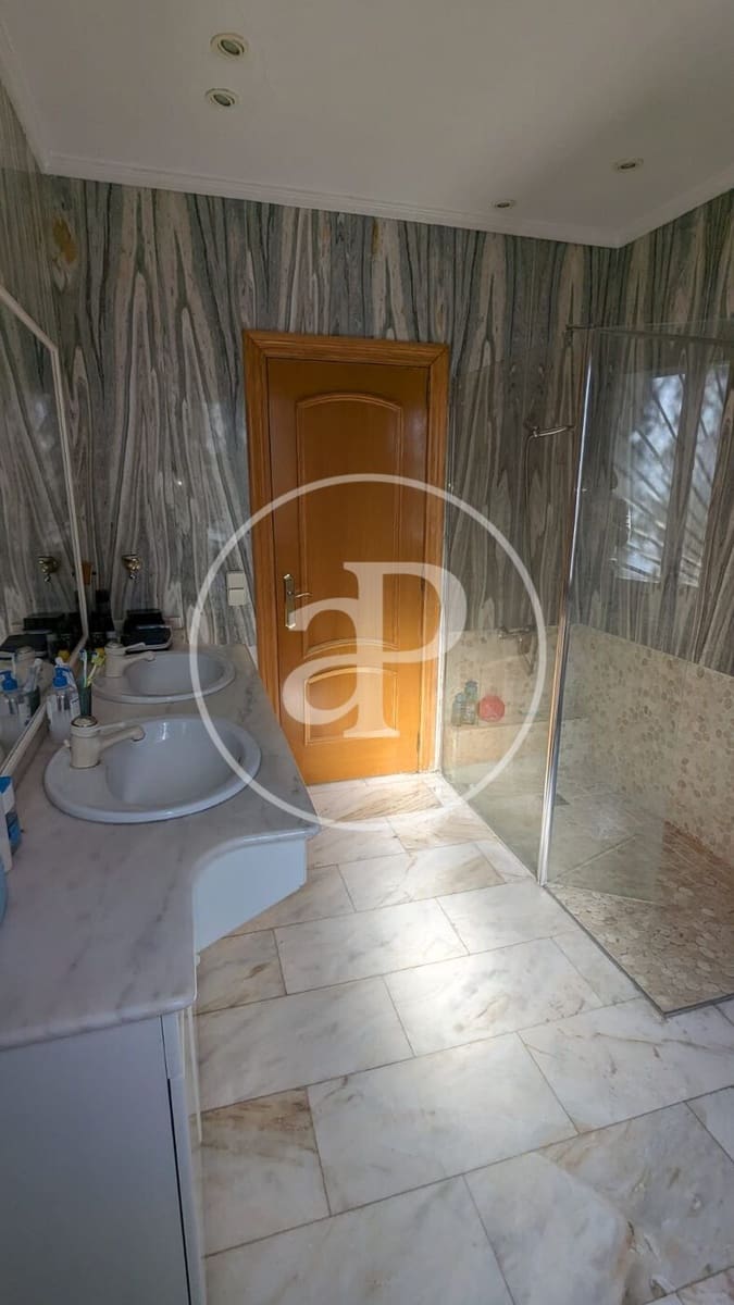 Villa/Maison de 5 chambres à louer à Riba-roja de Turia avec piscine garage - 3 400 € (Ref: 9788483)