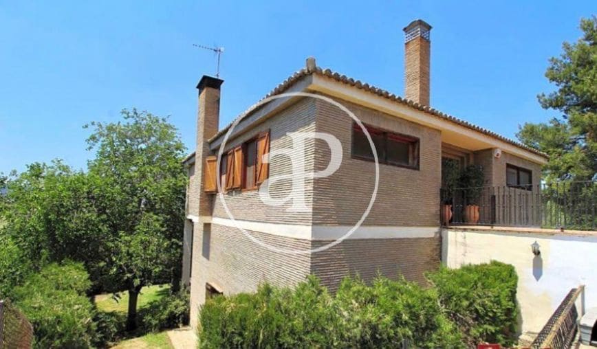 Villa/Maison de 5 chambres à louer à Riba-roja de Turia avec piscine garage - 3 400 € (Ref: 9788483)