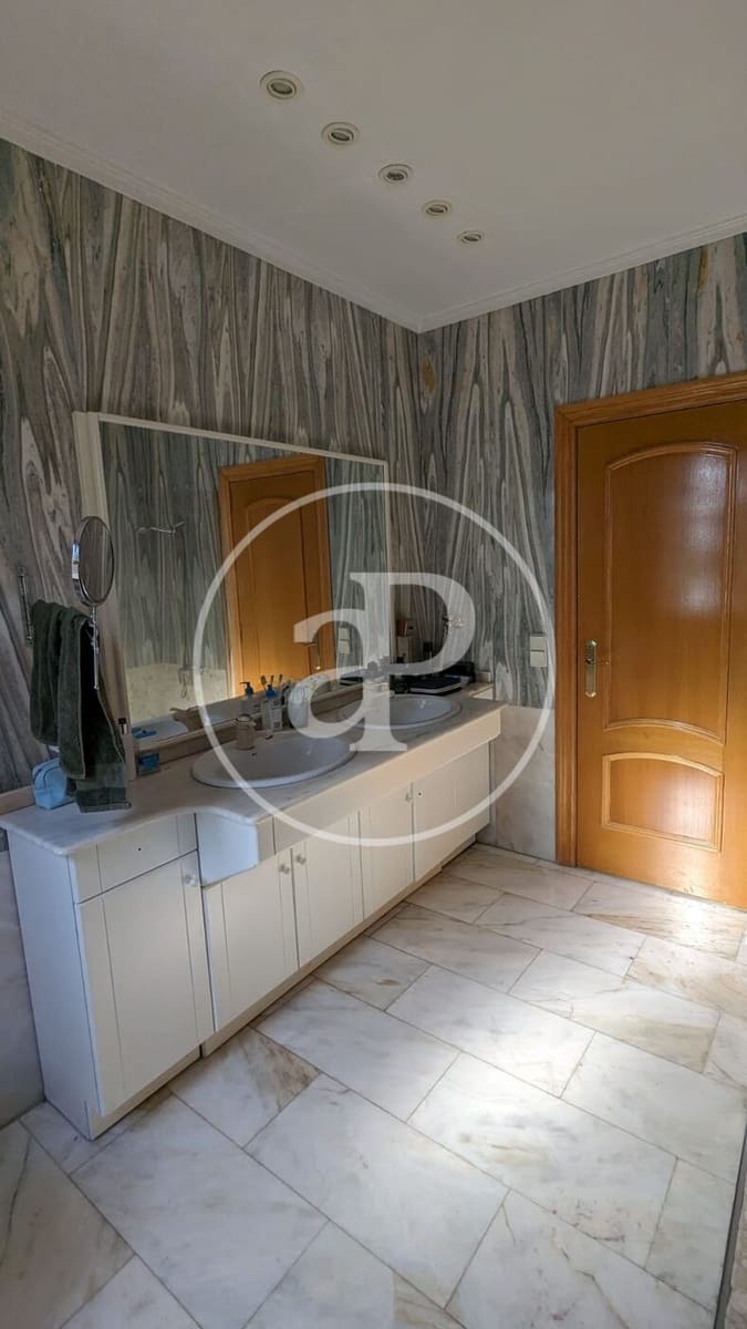 Villa/Maison de 5 chambres à louer à Riba-roja de Turia avec piscine garage - 3 400 € (Ref: 9788483)