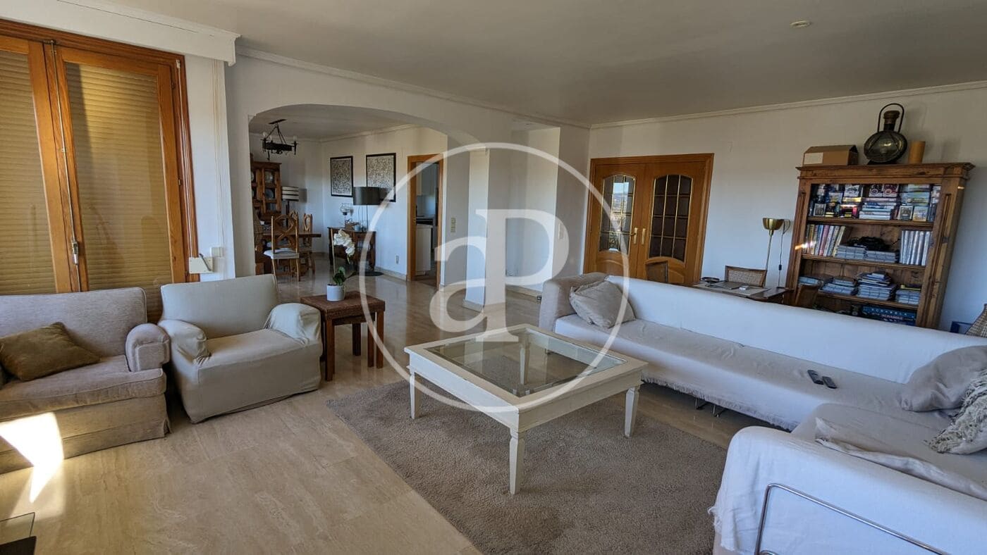 Villa/Maison de 5 chambres à louer à Riba-roja de Turia avec piscine garage - 3 400 € (Ref: 9788483)