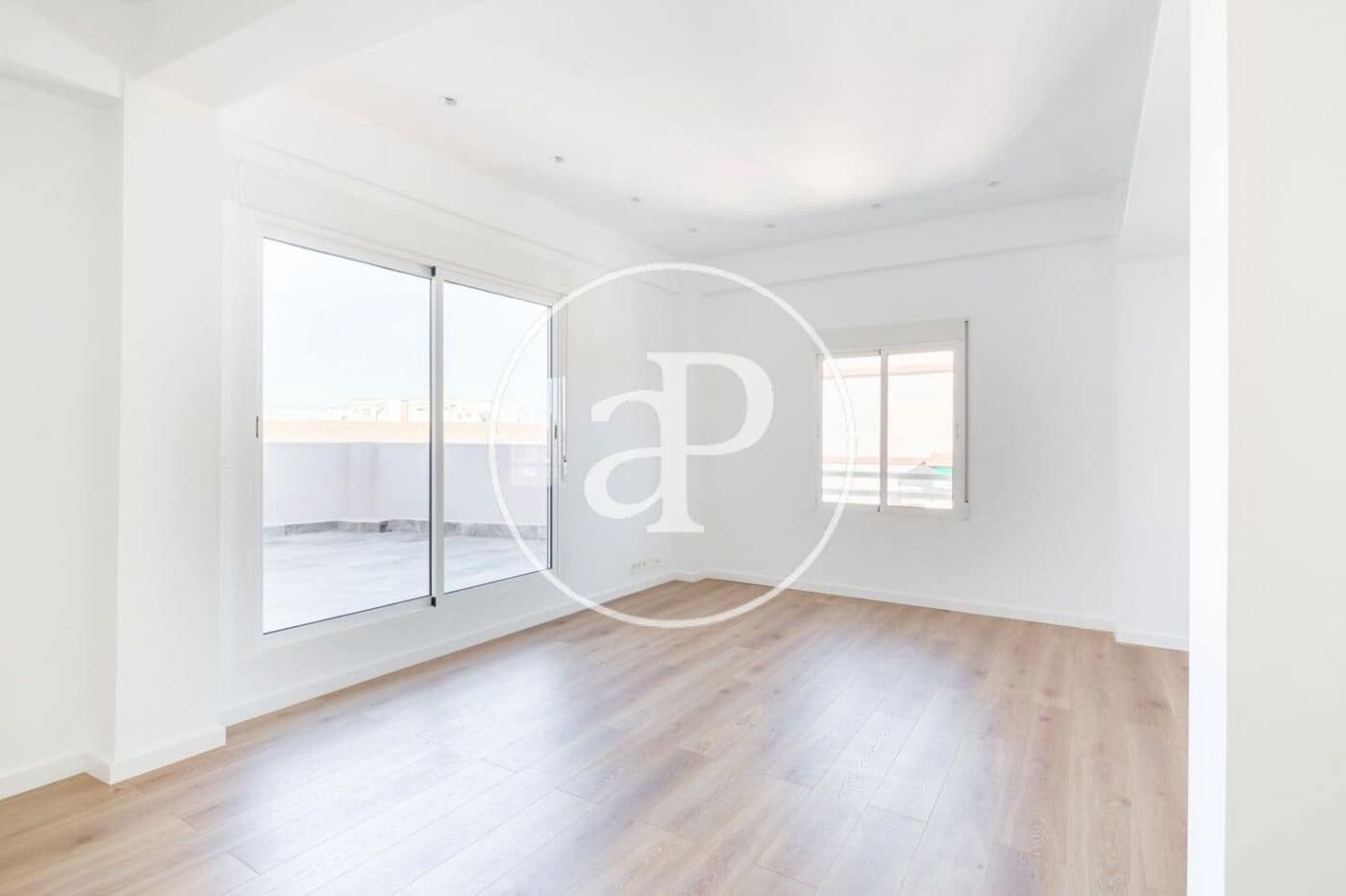 2 makuuhuone Kattohuoneisto vuokrattavana paikassa Valencia kaupunki - 2 000 € (Ref: 9791138)