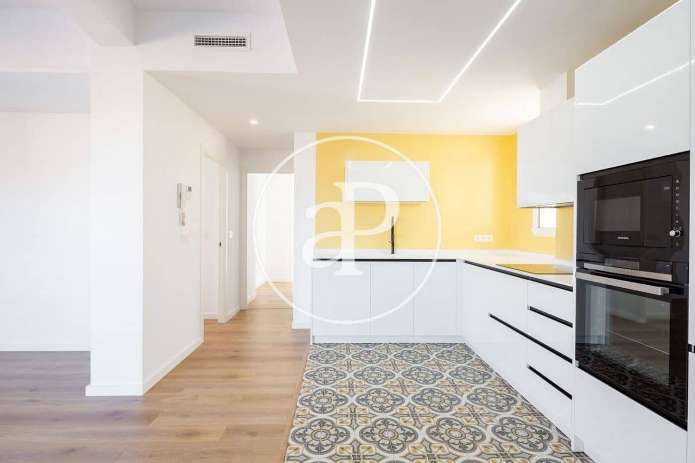 2 makuuhuone Kattohuoneisto vuokrattavana paikassa Valencia kaupunki - 2 000 € (Ref: 9791138)