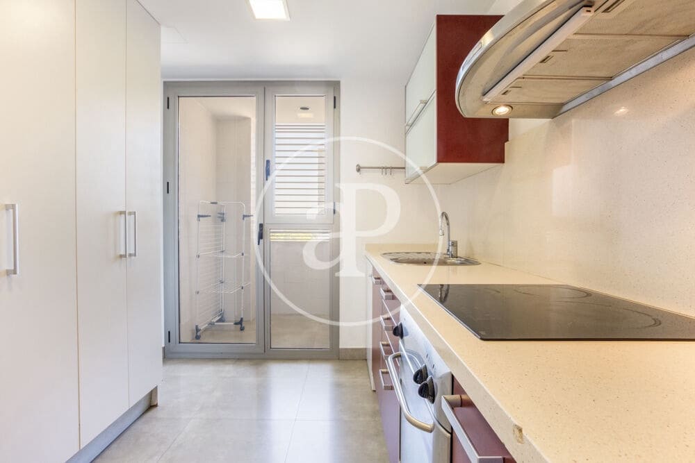 3 slaapkamer Appartement te huur in Valencia stad met garage - € 1.950 (Ref: 9797218)