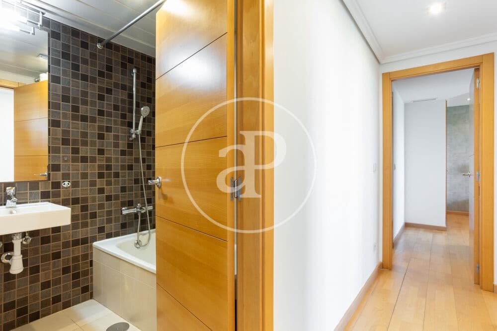 3 slaapkamer Appartement te huur in Valencia stad met garage - € 1.950 (Ref: 9797218)