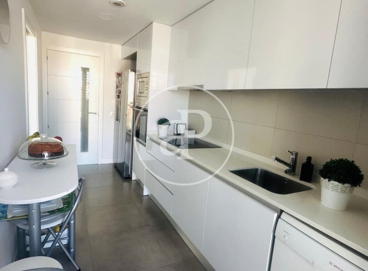 3 bedroom Apartment for rent in Valencia city with pool garage - € 2,600 (Ref: 9797223)