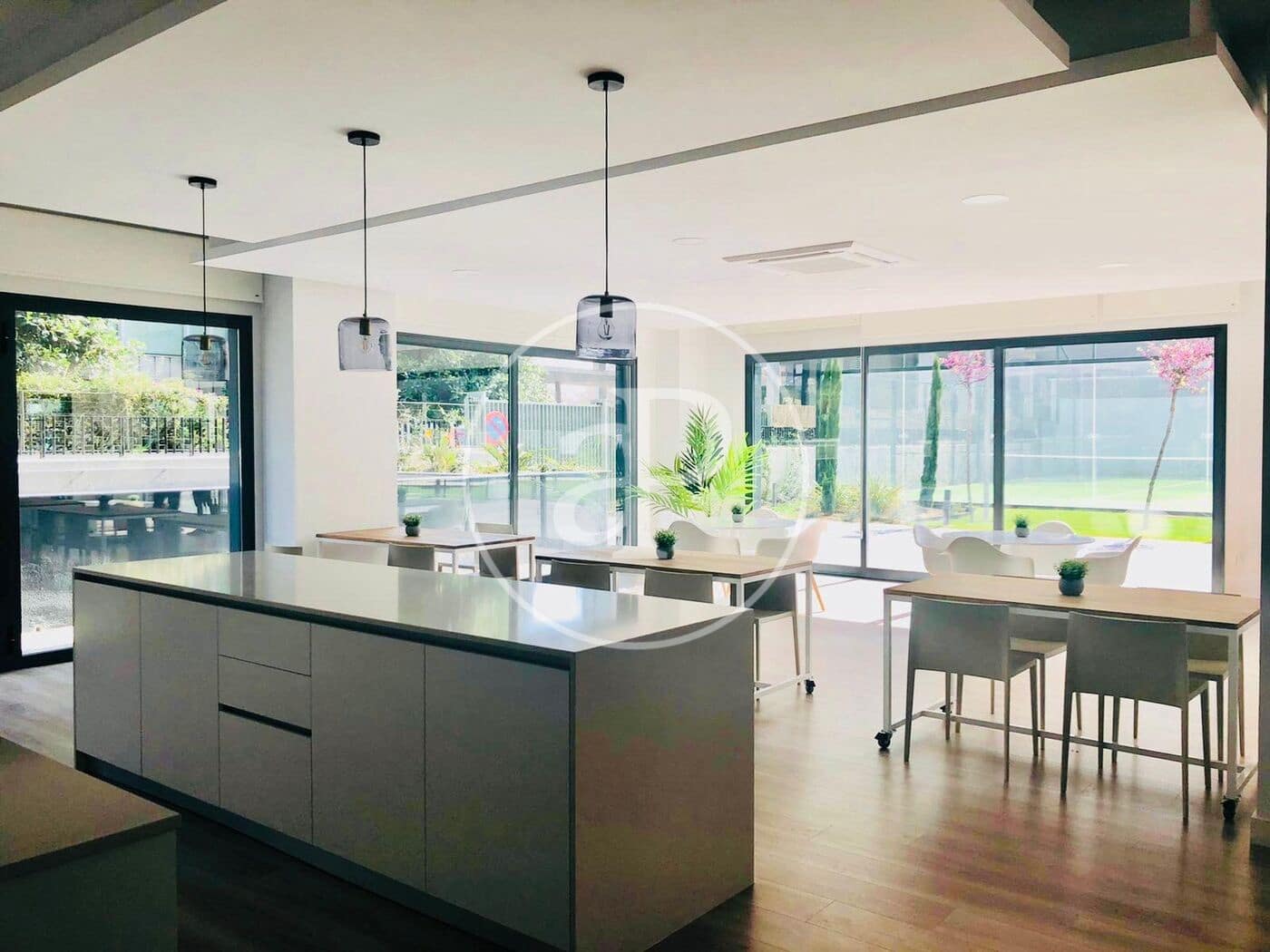 3 bedroom Apartment for rent in Valencia city with pool garage - € 2,600 (Ref: 9797223)