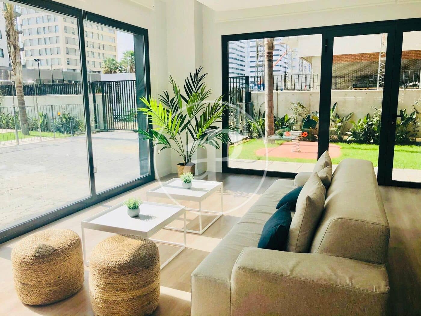 3 bedroom Apartment for rent in Valencia city with pool garage - € 2,600 (Ref: 9797223)