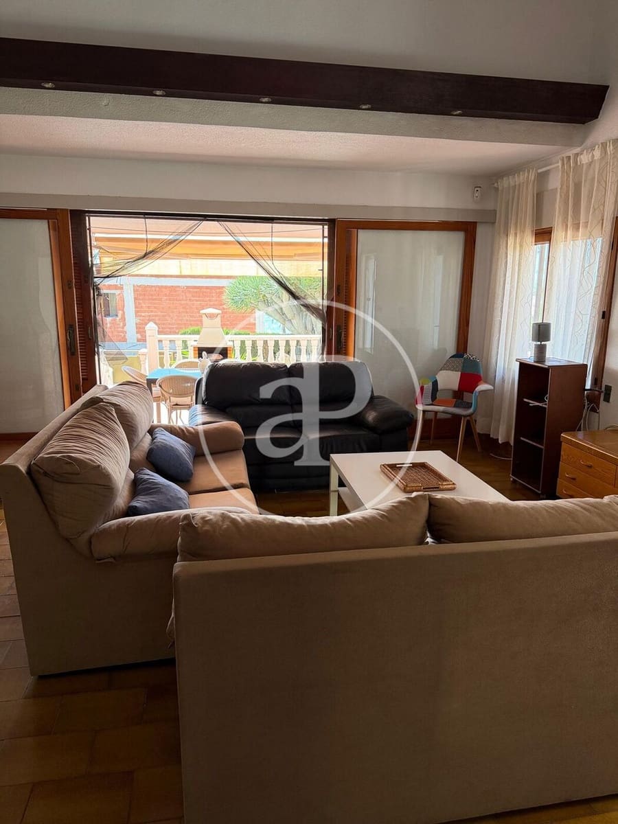 3 soverom Villa til leie i Arenales del Sol med svømmebasseng garasje - € 2 500 (Ref: 9799379)