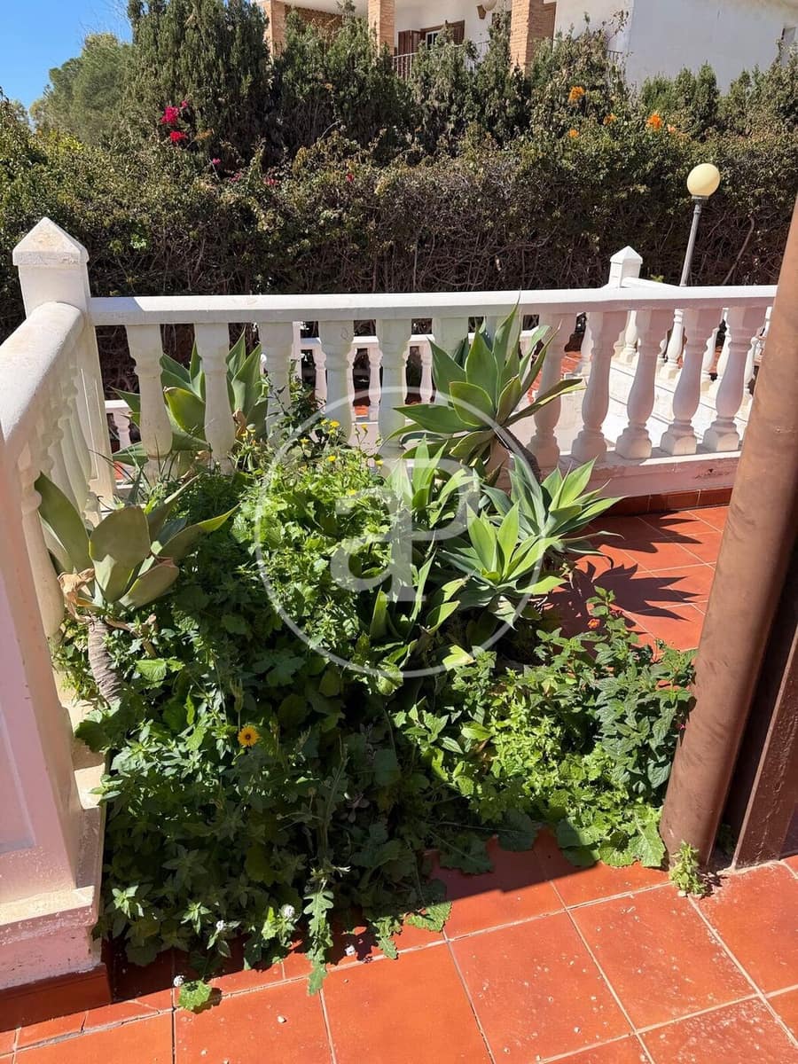 3 soverom Villa til leie i Arenales del Sol med svømmebasseng garasje - € 2 500 (Ref: 9799379)