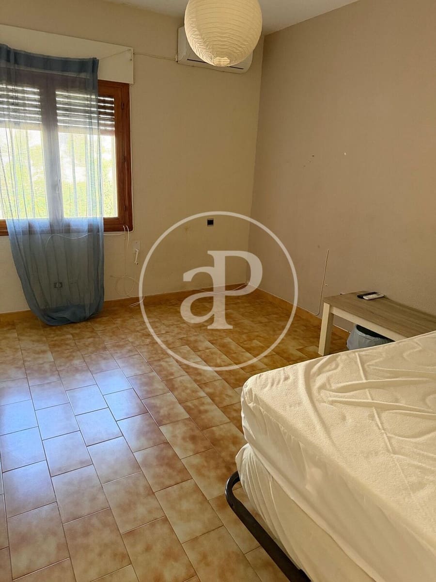 3 soverom Villa til leie i Arenales del Sol med svømmebasseng garasje - € 2 500 (Ref: 9799379)