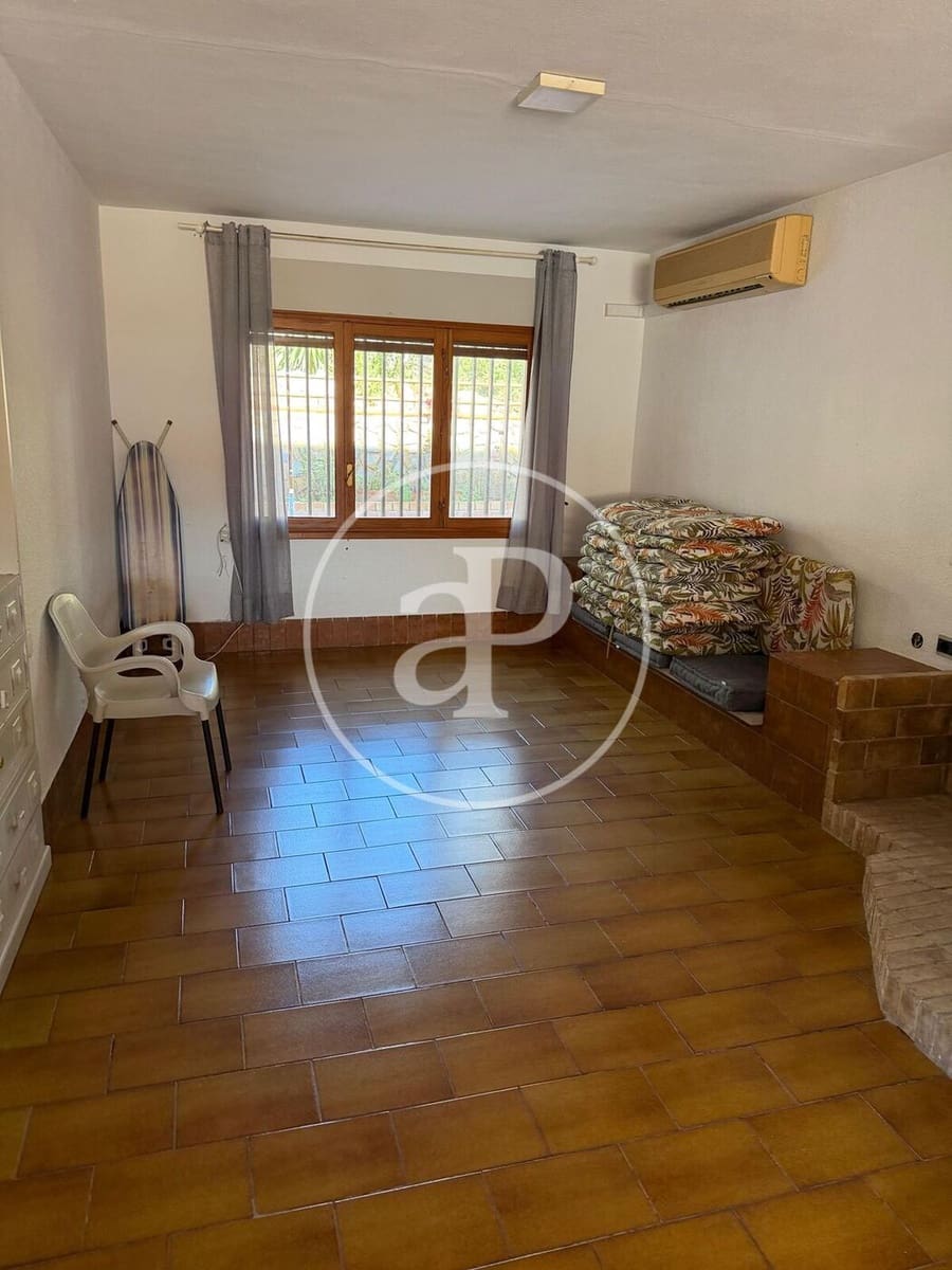 3 soverom Villa til leie i Arenales del Sol med svømmebasseng garasje - € 2 500 (Ref: 9799379)