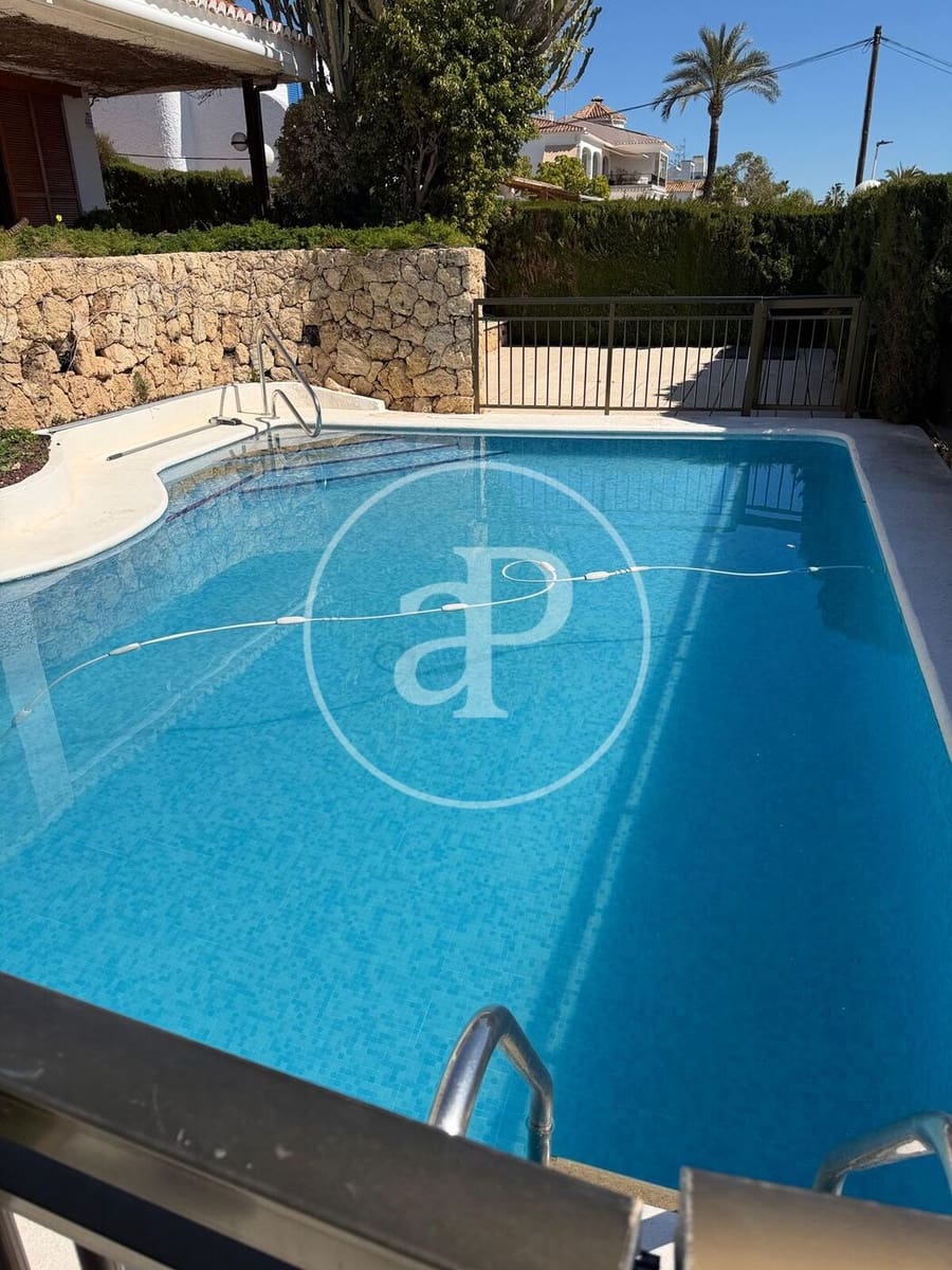 3 soverom Villa til leie i Arenales del Sol med svømmebasseng garasje - € 2 500 (Ref: 9799379)