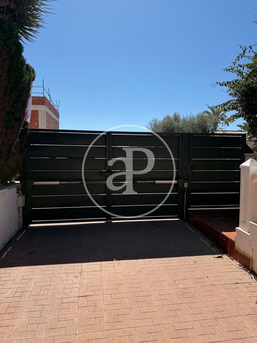 3 soverom Villa til leie i Arenales del Sol med svømmebasseng garasje - € 2 500 (Ref: 9799379)