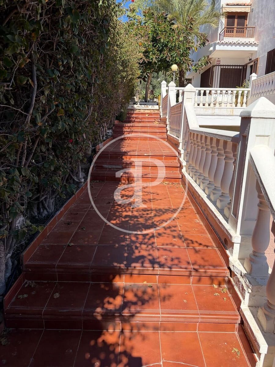 3 soverom Villa til leie i Arenales del Sol med svømmebasseng garasje - € 2 500 (Ref: 9799379)