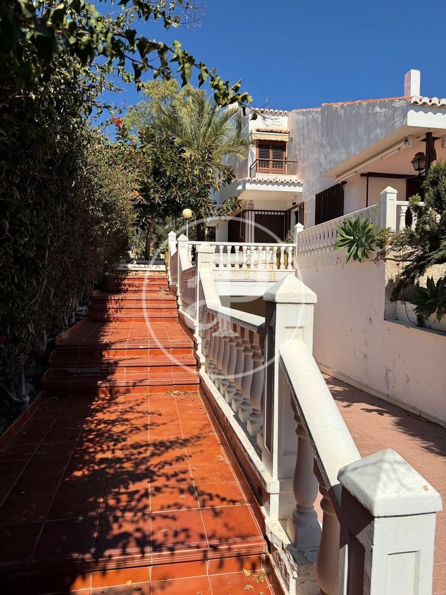 3 soverom Villa til leie i Arenales del Sol med svømmebasseng garasje - € 2 500 (Ref: 9799379)