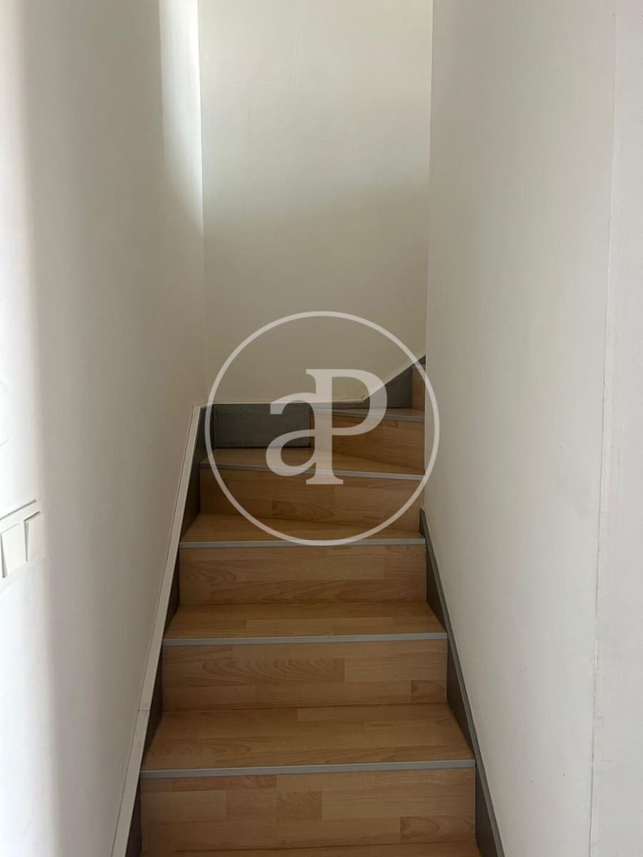 Villa/Maison de 1 chambre à louer à Valence ville avec garage - 1 200 € (Ref: 9804382)