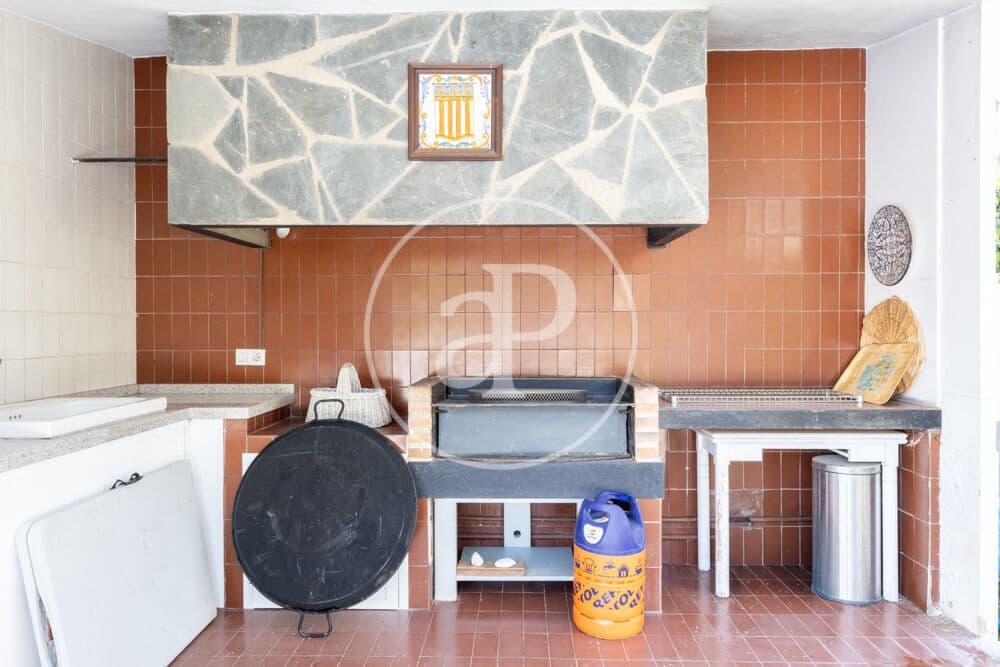 5 soveværelse Villa til leje i L'Eliana med swimmingpool - € 4.500 (Ref: 9806545)