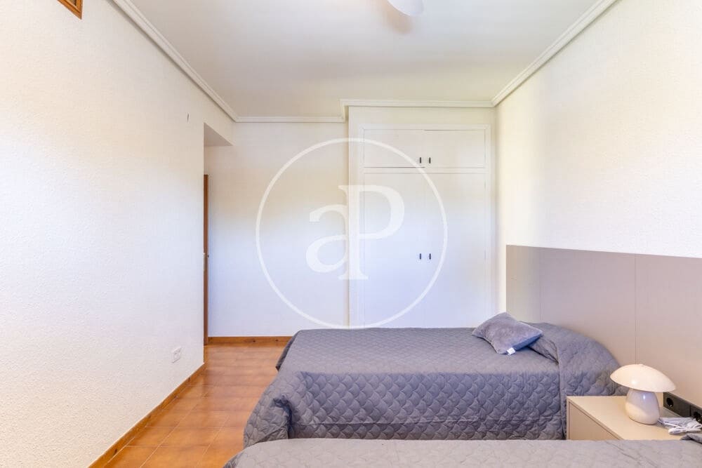 5 soveværelse Villa til leje i L'Eliana med swimmingpool - € 4.500 (Ref: 9806545)