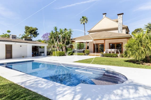 5 soveværelse Villa til leje i L'Eliana med swimmingpool - € 4.500 (Ref: 9806545)