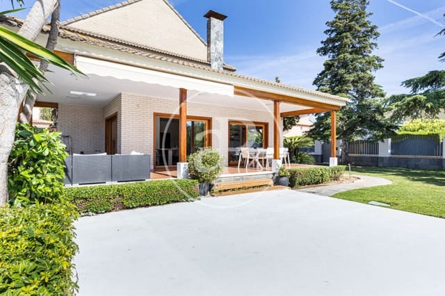 5 soveværelse Villa til leje i L'Eliana med swimmingpool - € 4.500 (Ref: 9806545)