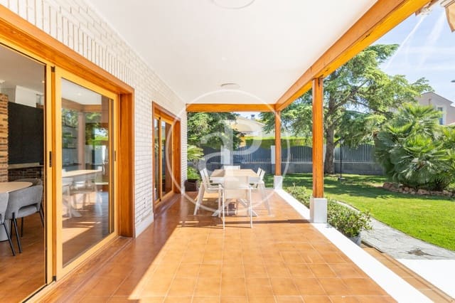 5 soveværelse Villa til leje i L'Eliana med swimmingpool - € 4.500 (Ref: 9806545)