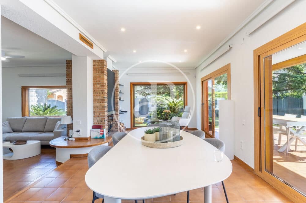 5 soveværelse Villa til leje i L'Eliana med swimmingpool - € 4.500 (Ref: 9806545)