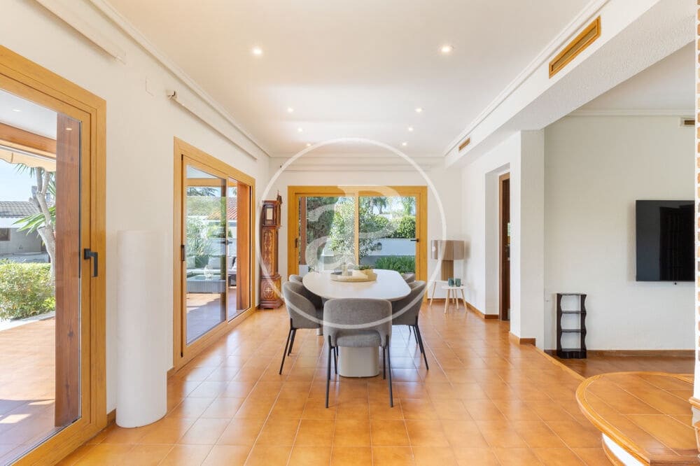 5 soveværelse Villa til leje i L'Eliana med swimmingpool - € 4.500 (Ref: 9806545)