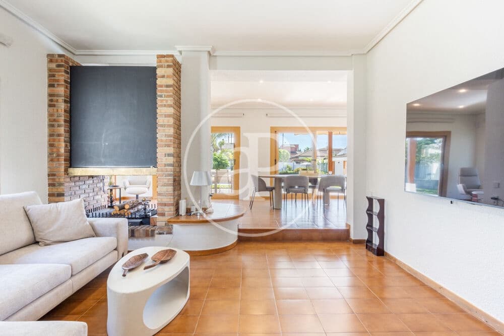 5 soveværelse Villa til leje i L'Eliana med swimmingpool - € 4.500 (Ref: 9806545)