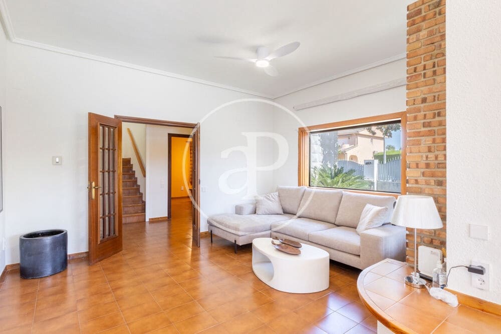 5 soveværelse Villa til leje i L'Eliana med swimmingpool - € 4.500 (Ref: 9806545)