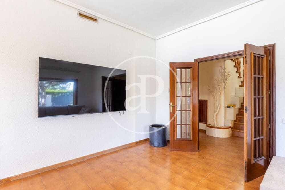5 soveværelse Villa til leje i L'Eliana med swimmingpool - € 4.500 (Ref: 9806545)