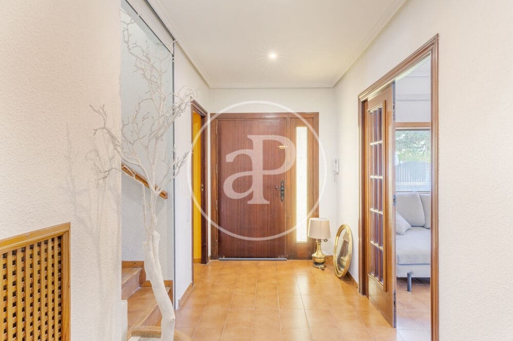 5 soveværelse Villa til leje i L'Eliana med swimmingpool - € 4.500 (Ref: 9806545)