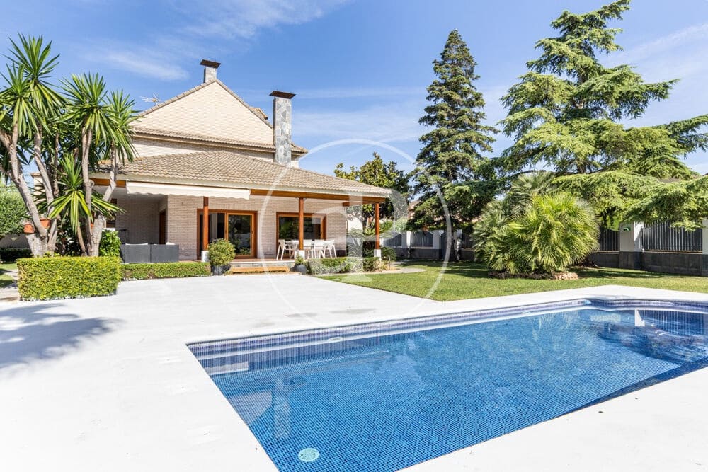 5 soveværelse Villa til leje i L'Eliana med swimmingpool - € 4.500 (Ref: 9806545)