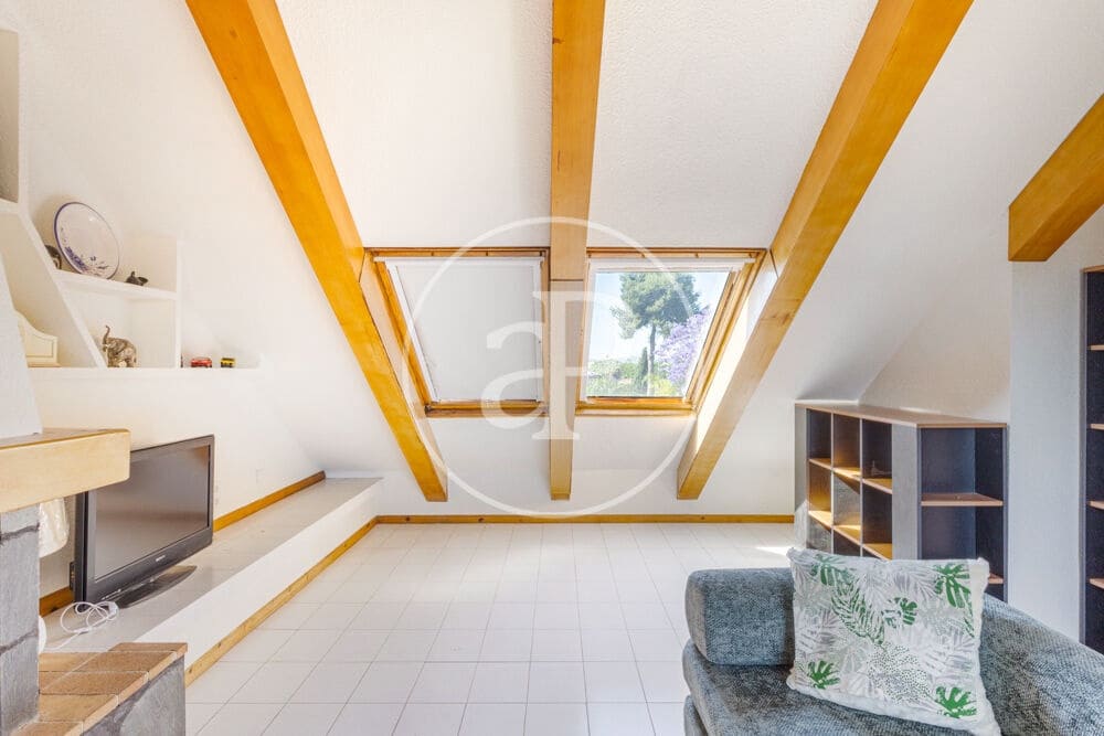 5 soveværelse Villa til leje i L'Eliana med swimmingpool - € 4.500 (Ref: 9806545)